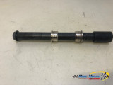 AXE DE ROUE AVANT YAMAHA R1 2004