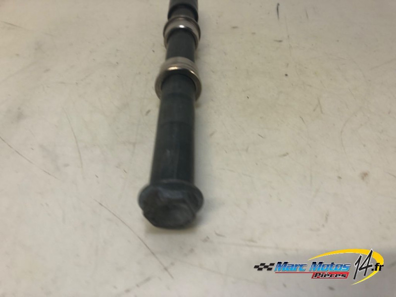 AXE DE ROUE AVANT YAMAHA R1 2004