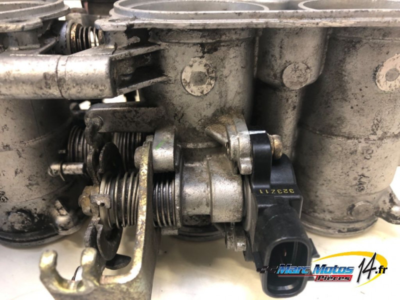 RAMPE D'INJECTION YAMAHA R1 2004