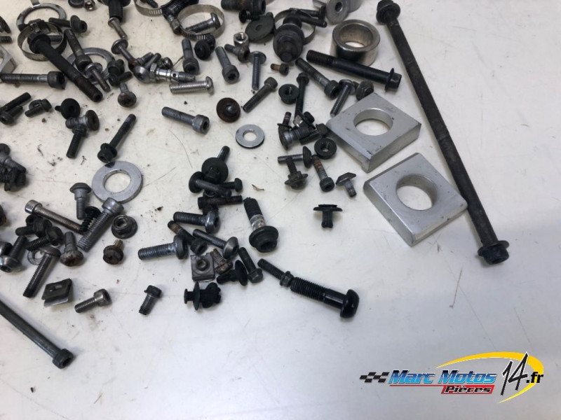 VISSERIE YAMAHA R1 2004