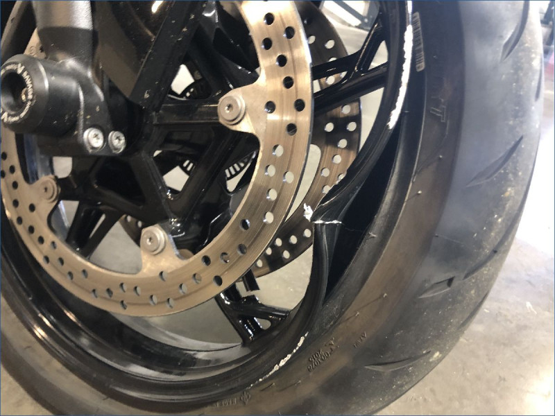 BMW F900R TRIPLE BLACK A2