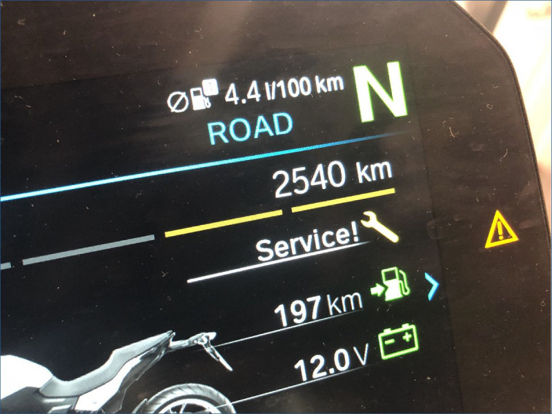 BMW F900R TRIPLE BLACK A2