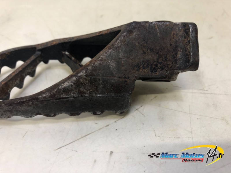 REPOSE-PIED AVANT GAUCHE KTM 125 SX 2006
