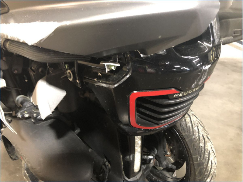 PEUGEOT 400 METROPOLIS RS