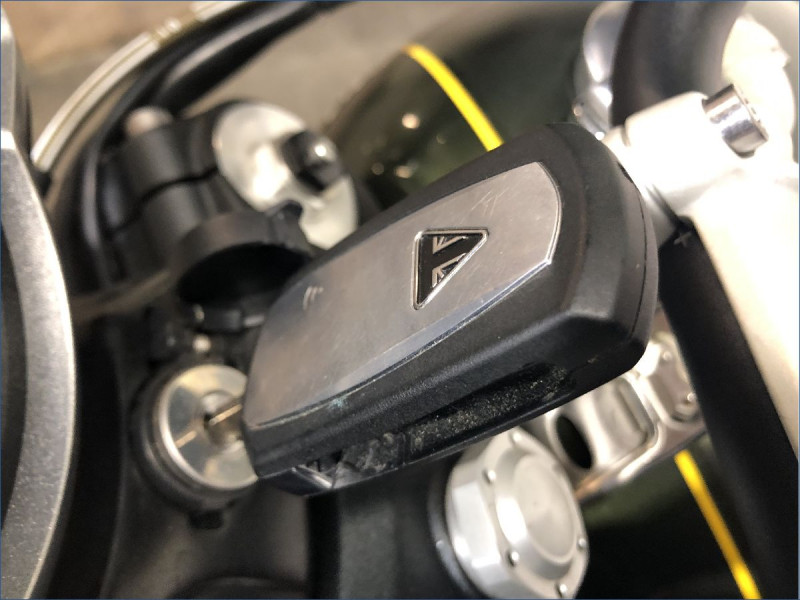 TRIUMPH 1200 SCRAMBLER XC 