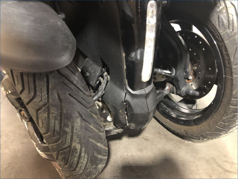 PEUGEOT 400 METROPOLIS RS