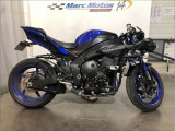YAMAHA R1 