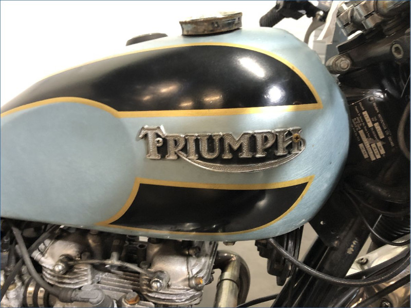 TRIUMPH 750 BONNEVILLE T140 