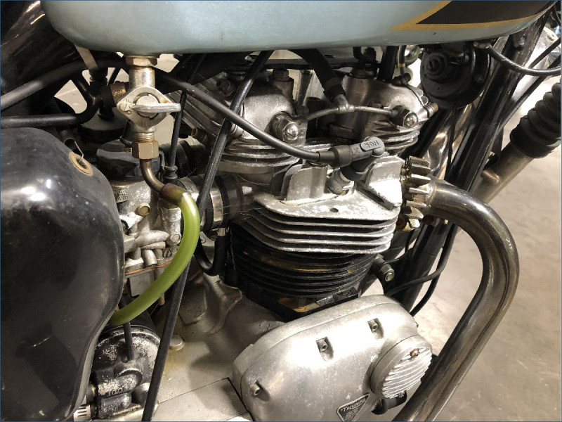 TRIUMPH 750 BONNEVILLE T140 