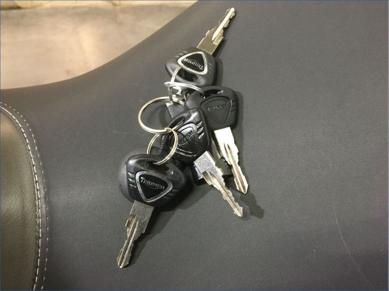 TRIUMPH 675 STREET TRIPLE R