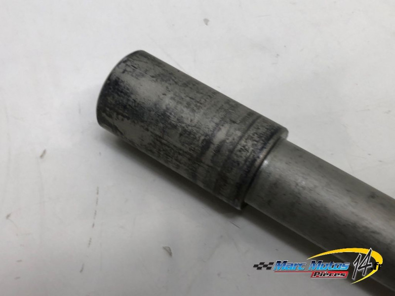 AXE DE ROUE AVANT SUZUKI 1000 GSX-S GT 2025