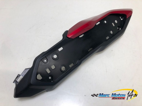 CACHE LATERAL DROIT SUZUKI 1000 GSX-S GT 2025