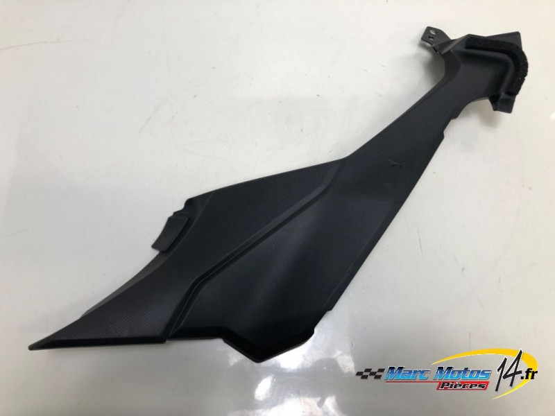 CACHE LATERAL INTERMEDIAIRE DROIT SUZUKI 1000 GSX-S GT 2025