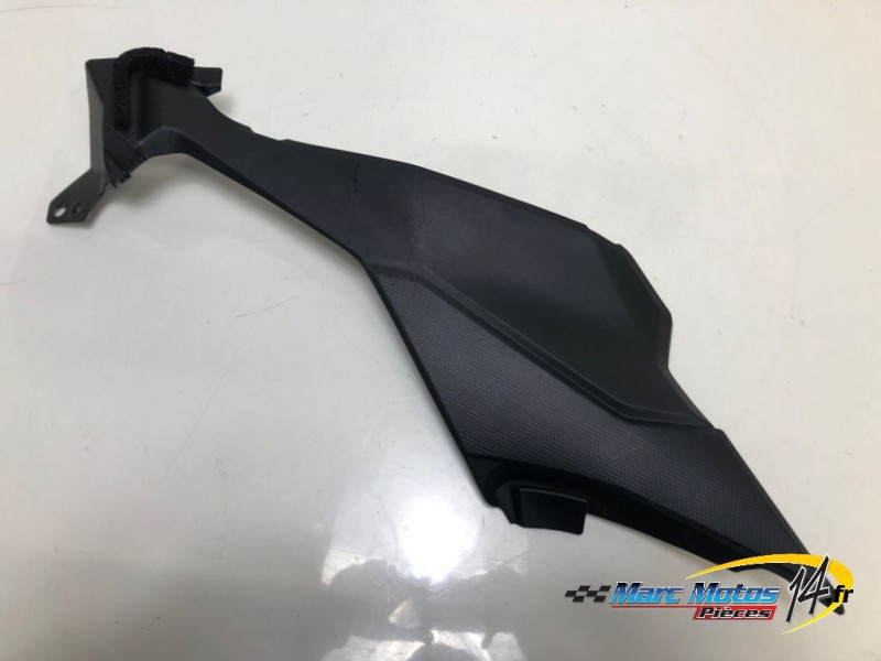 CACHE LATERAL INTERMEDIAIRE DROIT SUZUKI 1000 GSX-S GT 2025