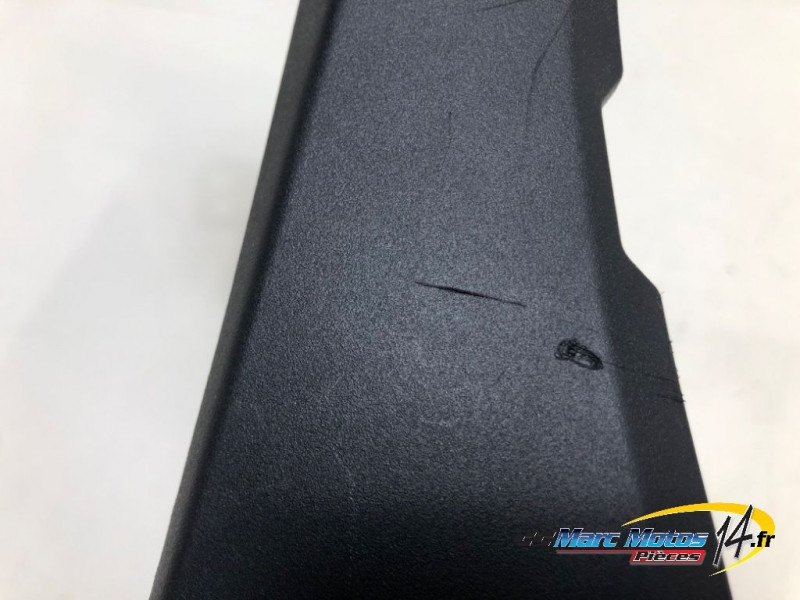 CACHE LATERAL INTERMEDIAIRE DROIT SUZUKI 1000 GSX-S GT 2025