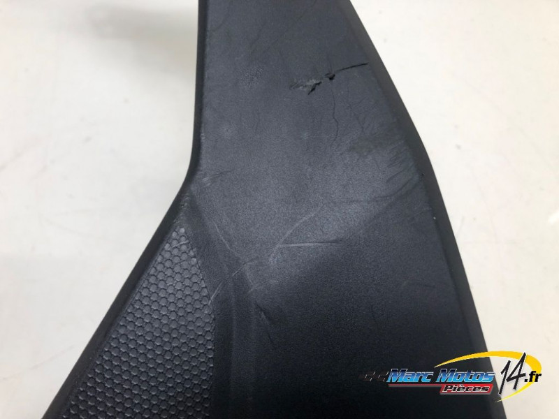 CACHE LATERAL INTERMEDIAIRE DROIT SUZUKI 1000 GSX-S GT 2025