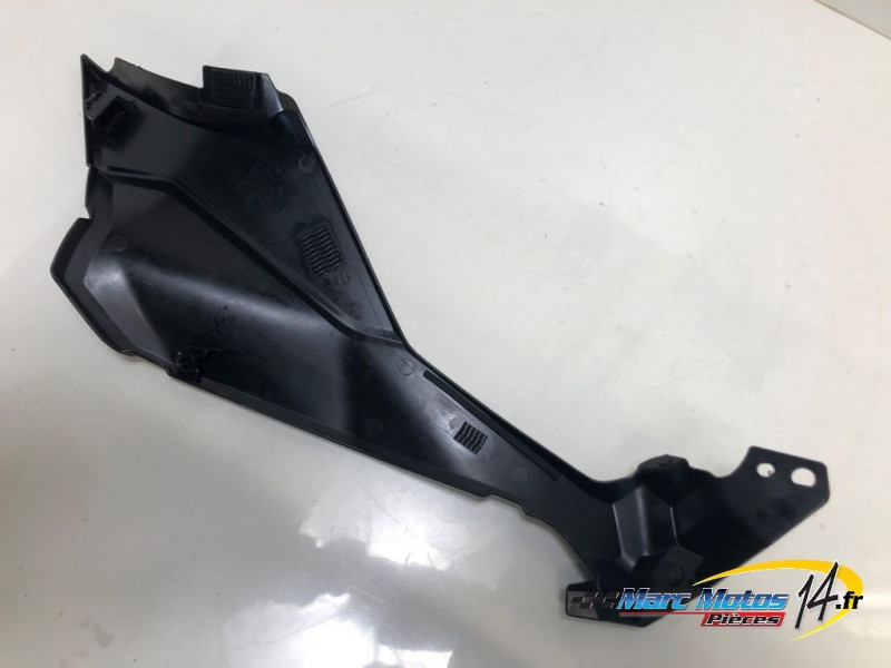CACHE LATERAL INTERMEDIAIRE GAUCHE SUZUKI 1000 GSX-S GT 2025