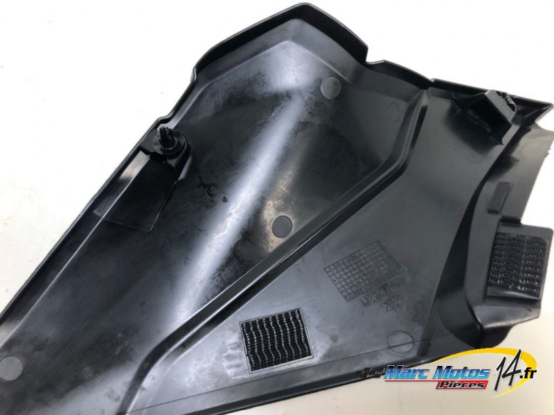 CACHE LATERAL INTERMEDIAIRE GAUCHE SUZUKI 1000 GSX-S GT 2025