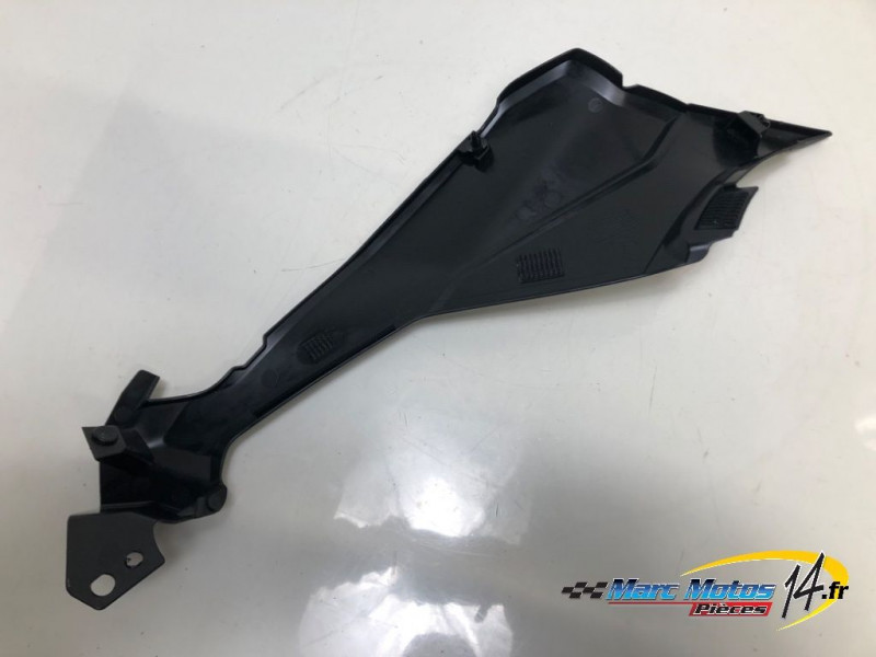 CACHE LATERAL INTERMEDIAIRE GAUCHE SUZUKI 1000 GSX-S GT 2025