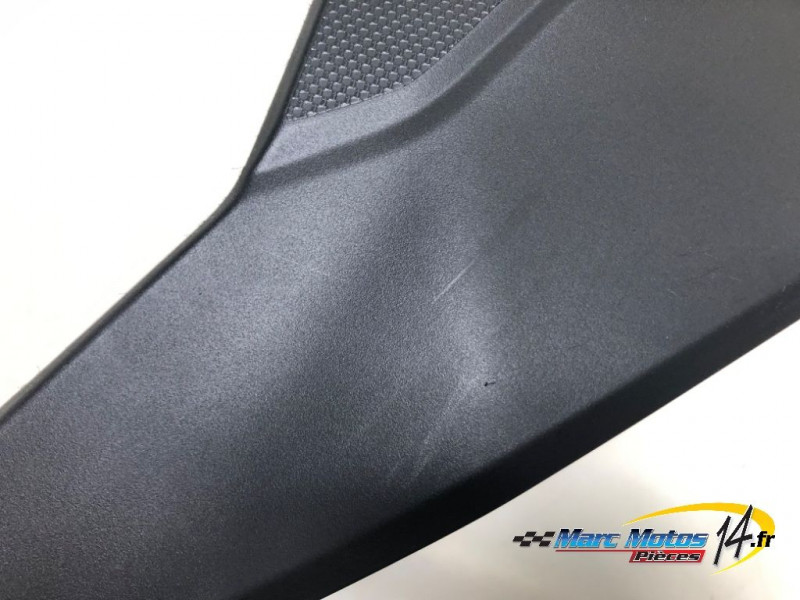 CACHE LATERAL INTERMEDIAIRE GAUCHE SUZUKI 1000 GSX-S GT 2025