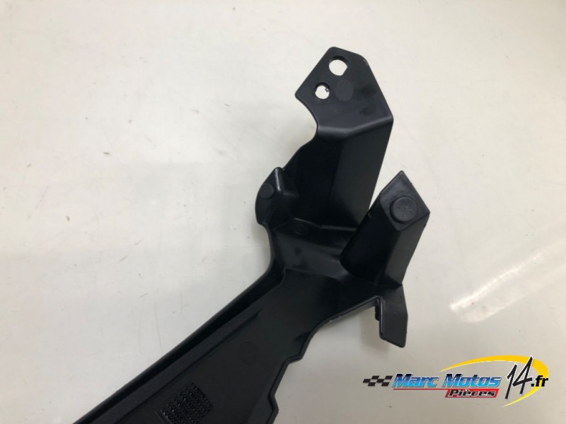 CACHE LATERAL INTERMEDIAIRE GAUCHE SUZUKI 1000 GSX-S GT 2025