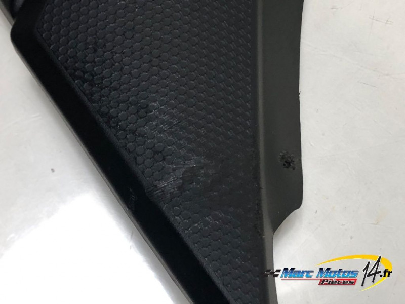 CACHE LATERAL INTERMEDIAIRE GAUCHE SUZUKI 1000 GSX-S GT 2025