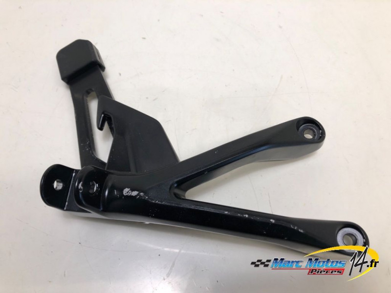 PLATINE ARRIERE DROITE SUZUKI 1000 GSX-S GT 2025