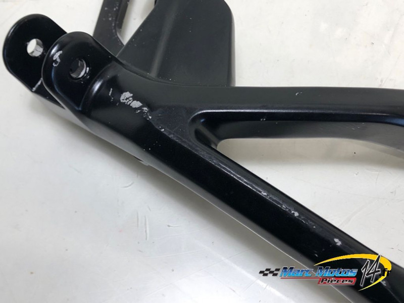 PLATINE ARRIERE DROITE SUZUKI 1000 GSX-S GT 2025