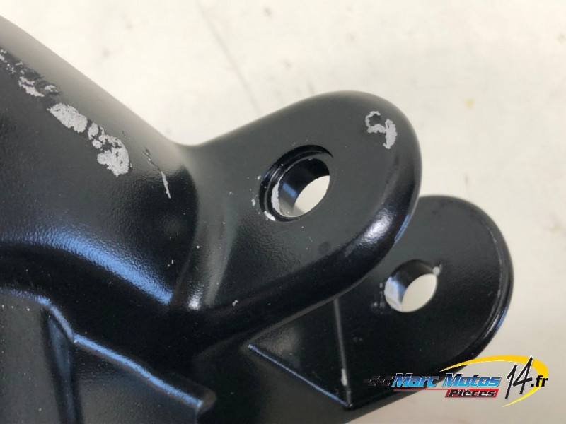 PLATINE ARRIERE DROITE SUZUKI 1000 GSX-S GT 2025