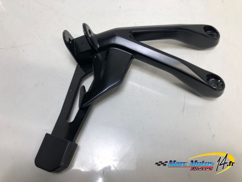 PLATINE ARRIERE GAUCHE SUZUKI 1000 GSX-S GT 2025