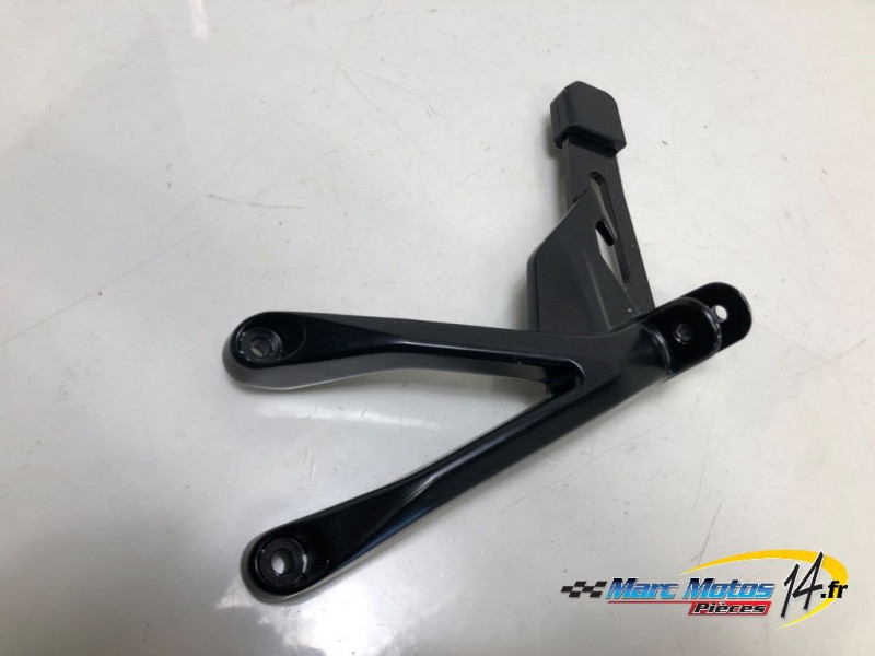 PLATINE ARRIERE GAUCHE SUZUKI 1000 GSX-S GT 2025