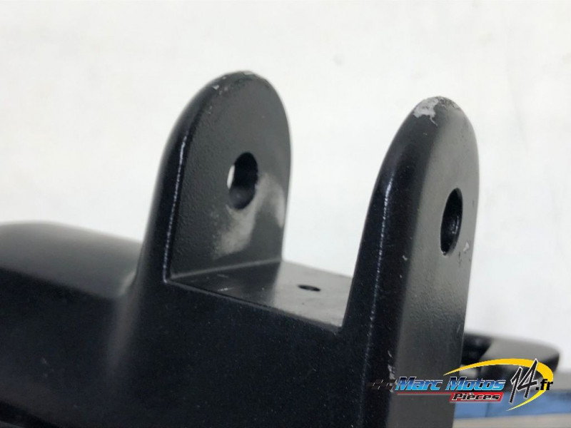 PLATINE ARRIERE GAUCHE SUZUKI 1000 GSX-S GT 2025