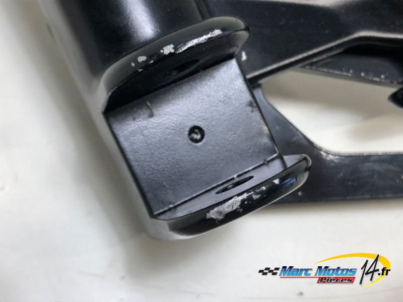 PLATINE ARRIERE GAUCHE SUZUKI 1000 GSX-S GT 2025