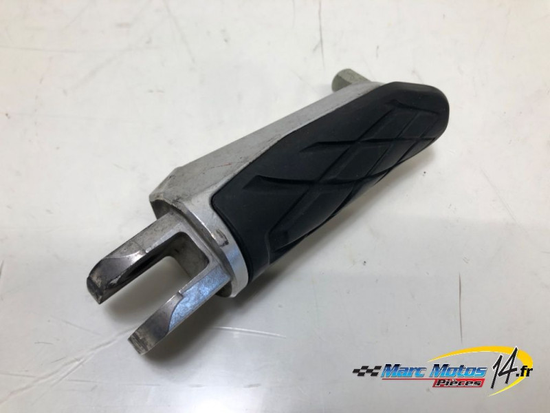 REPOSE-PIED ARRIERE GAUCHE SUZUKI 1000 GSX-S GT 2025