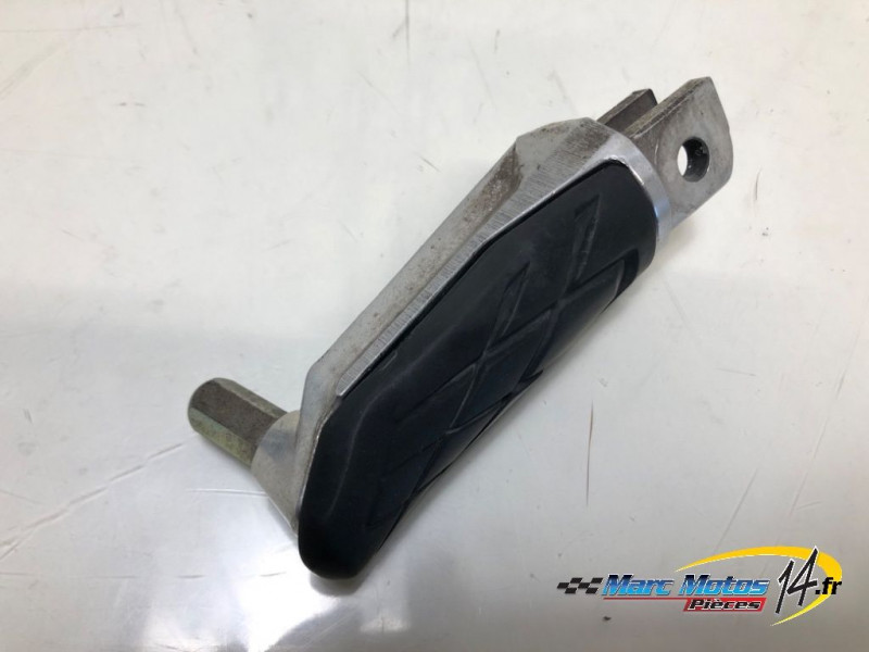 REPOSE-PIED ARRIERE GAUCHE SUZUKI 1000 GSX-S GT 2025
