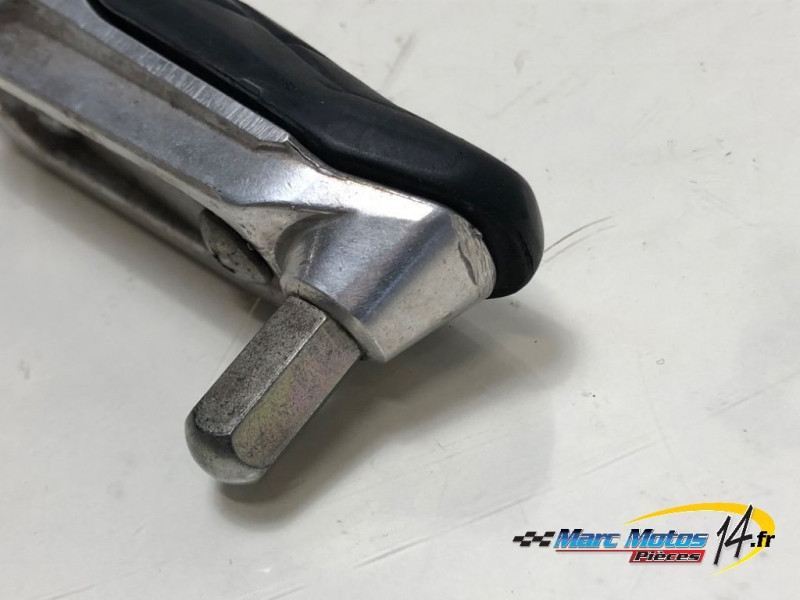 REPOSE-PIED ARRIERE GAUCHE SUZUKI 1000 GSX-S GT 2025