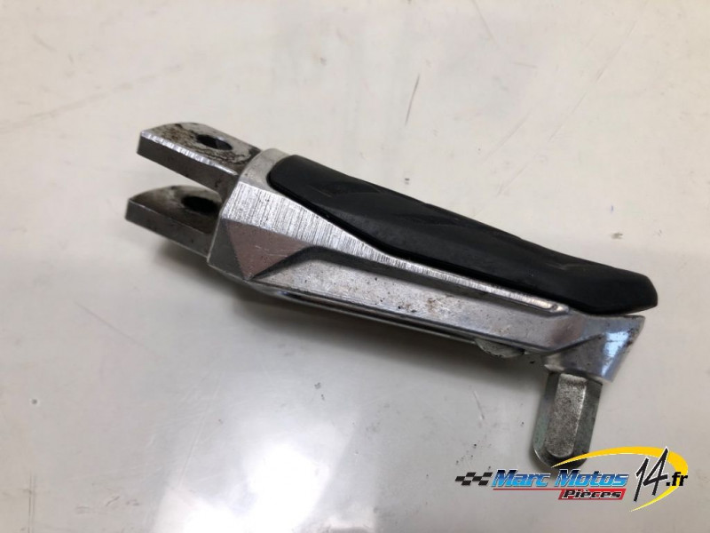 REPOSE-PIED AVANT GAUCHE SUZUKI 1000 GSX-S GT 2025
