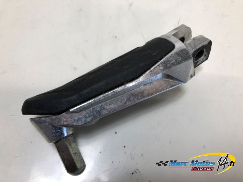 REPOSE-PIED AVANT GAUCHE SUZUKI 1000 GSX-S GT 2025