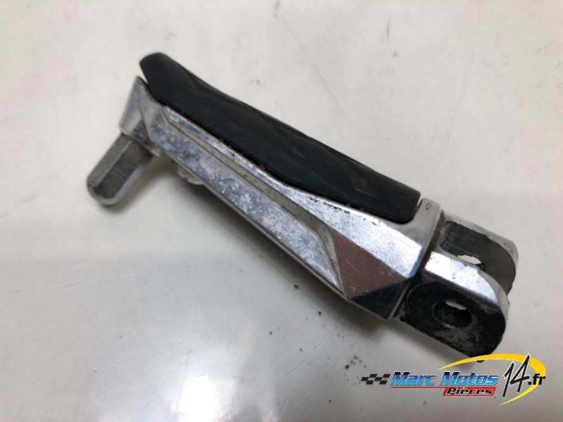 REPOSE-PIED AVANT GAUCHE SUZUKI 1000 GSX-S GT 2025
