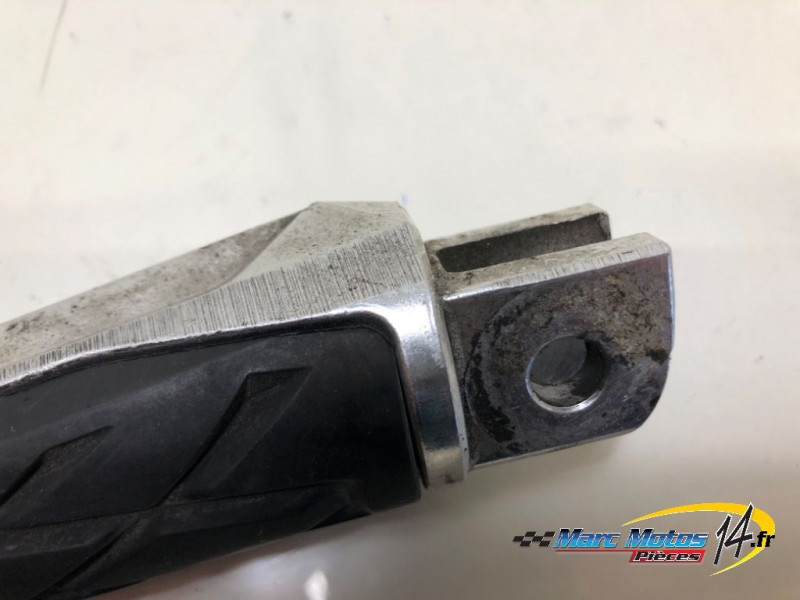 REPOSE-PIED AVANT GAUCHE SUZUKI 1000 GSX-S GT 2025