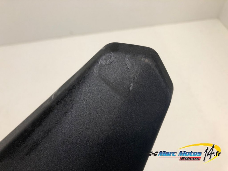 SUPPORT DE PLAQUE SUZUKI 1000 GSX-S GT 2025