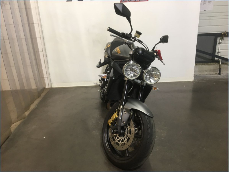 TRIUMPH 675 STREET TRIPLE R