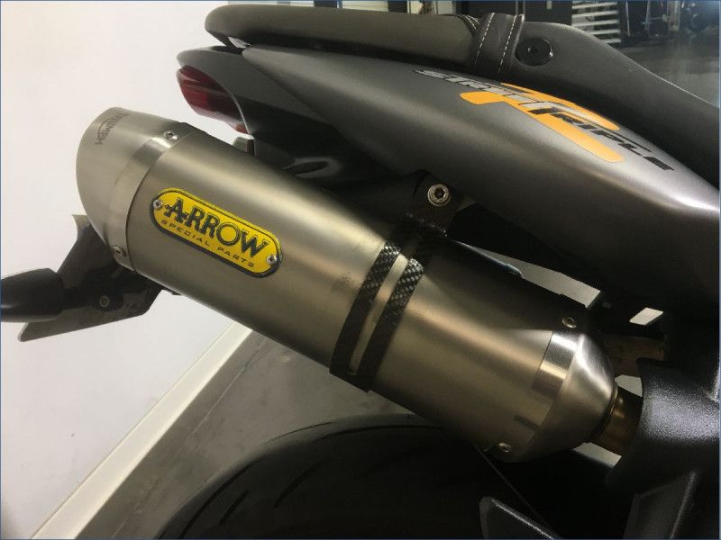 TRIUMPH 675 STREET TRIPLE R