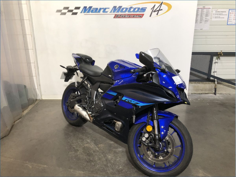 YAMAHA R7 
