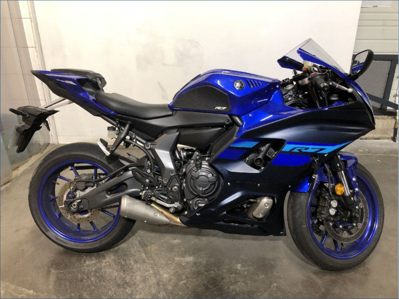 YAMAHA R7 