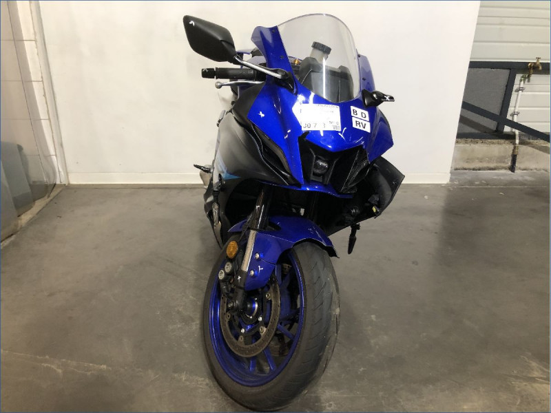 YAMAHA R7 