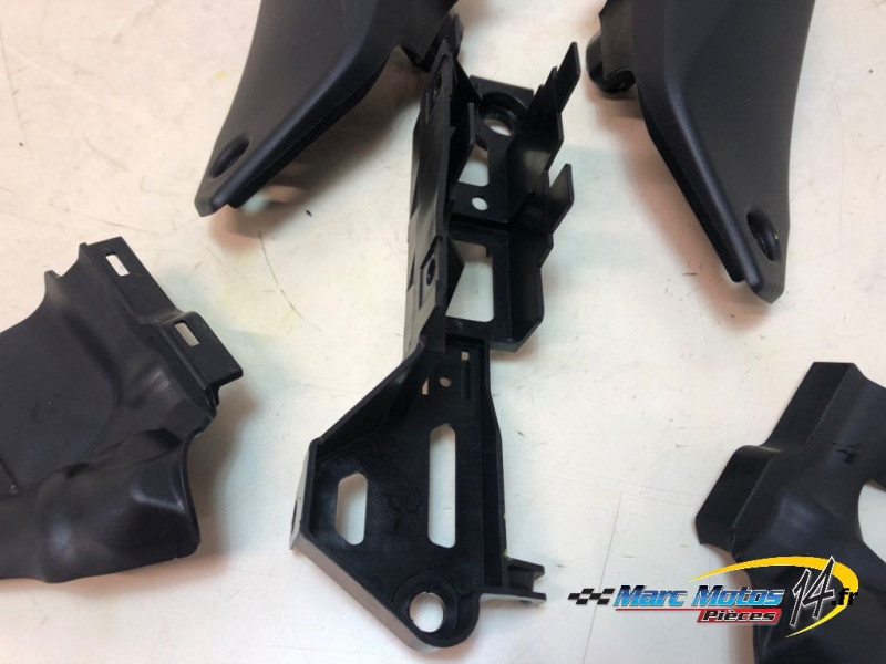 PLASTIQUES ET CAOUTCHOUCS DIVERS YAMAHA MT07 TRACER A2 2024