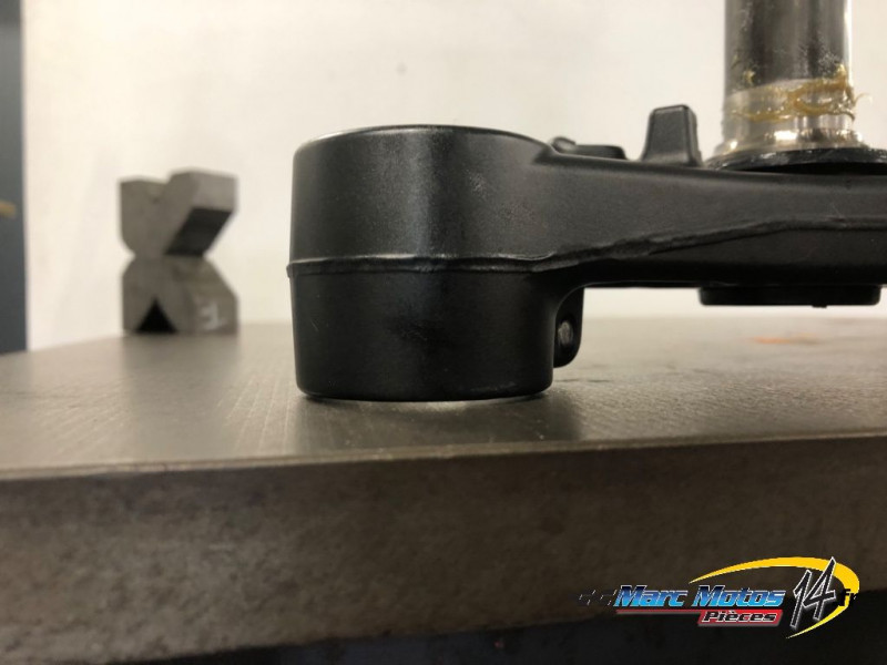 TE DE FOURCHE INFERIEUR YAMAHA MT07 TRACER A2 2024