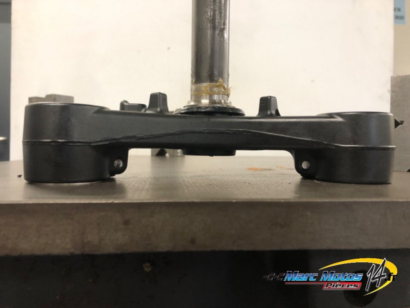 TE DE FOURCHE INFERIEUR YAMAHA MT07 TRACER A2 2024