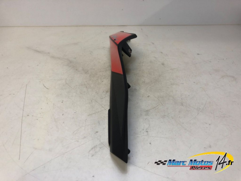 CACHE LATERAL DROIT APRILIA 457 RS 2024